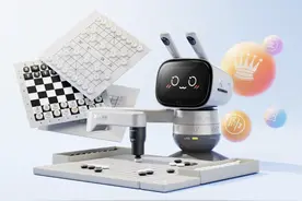 封面快讯|商汤发布行业首款四合一下棋机器人图片