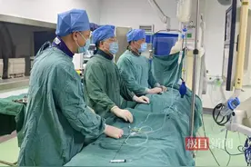 AI技术精准拆除患者脑内动脉瘤图片