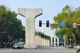 两任市委书记相继落马，“政绩工程”将被拆除图片