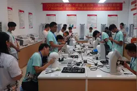 比验光、拼配镜！127名眼镜视光行业技能高手亮“绝活”图片