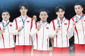 中国体操男队获得体操男子团体银牌！图片
