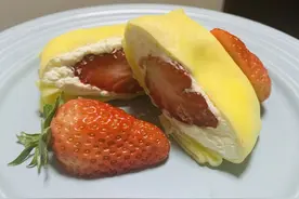 周末美食DIY丨来份草莓班戟，过个香甜周末图片