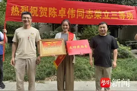 一片红火中，喜讯送到家——南京江宁这一社区让立功喜报更有仪式感图片