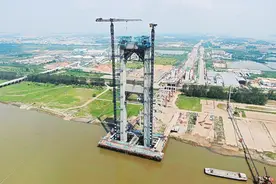 先导索“穿针引线”南北主塔实现“牵手”图片