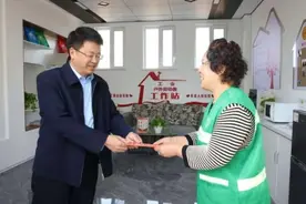 吴云、乔小军慰问一线环卫工人图片