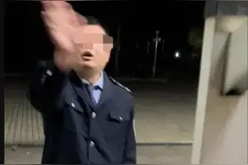 幼童晚上高烧父亲取药被保安阻拦，还是希望少些冷漠的拉扯图片
