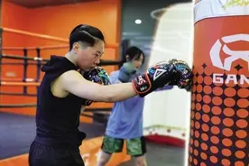 《热辣滚烫》带火拳击热 越来越多兰州女性爱上“打沙袋”图片