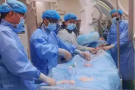 黑龙江省医院微创下成功治愈一例肾动脉狭窄患者图片