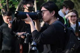寸头变马尾！郑州男大学生蓄发三年，70厘米长发捐给患癌儿童图片