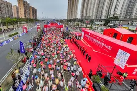 江铃控股·2025南昌象湖半程马拉松激情开跑图片