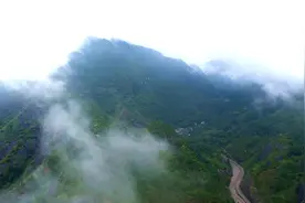 豫西伏牛山区：路网通达 风景如画图片