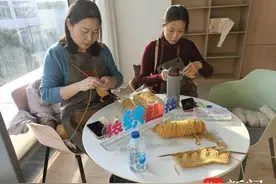 巧手织围巾，寒冬送温暖！苏州相城元和街道冬日送温暖图片