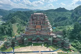 一句“为民生”，遮住万千窟窿图片