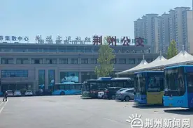 大学新生陆续报到 荆州多部门开启“护学”模式图片