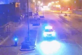 凌晨两点半，警车一路跟随！车灯照亮市民回家路图片