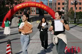 中国青年政治学院新生报到 开启朝气蓬勃新学期图片