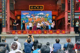 端午的街头，刮起了国风平价风图片