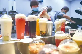 新型消费东风至：为一场演出奔赴一座城，茶饮零食赛道百舸争流图片