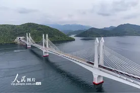安徽黄山：池黄高铁开通运营图片