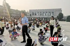 河那边来了歌唱家，千人唱响《栗山河的梦》图片