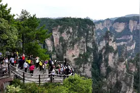 入境游火热重塑武陵山城 “国际张”为开放中国写下鲜活注脚图片