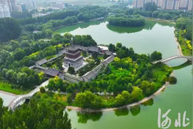 河北临漳：废弃坑塘变身生态公园图片