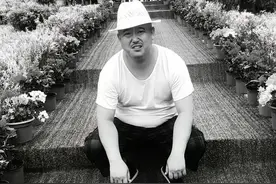 《乡村爱情13》刘能饰演者赵明远因脑出血去世，其为原“刘能”王小利的徒弟图片
