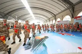 湖北省举行2024年上半年新兵入伍欢送仪式图片