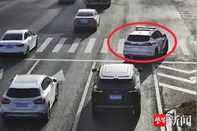 幼童受伤情况紧急急需送医，民警一路警笛开道图片
