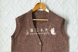 不穿的旧毛衣不要扔，改一改就能收获一件百搭又实用的背心！图片