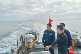 海南海警局与省林业局联合开展三亚珊瑚礁国家级自然保护区监督检查图片