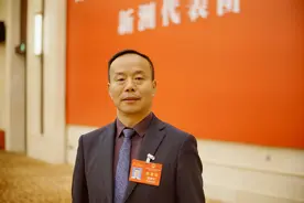 市人大代表袁惠文：建议加快建设环武湖国际自行车赛道，预计每年可吸引游客1000万人次图片