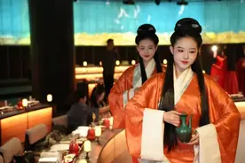 开演2个月一座难求，网友说这场演出“吃出了登基的感觉”图片