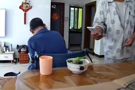 老人吃肉丸窒息离世！一旁保姆手足无措，痛失黄金救援时间……图片
