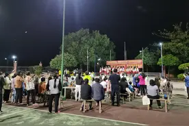 江门开平公安交警进广场开展交通安全文化主题宣传活动图片