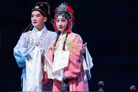 一出好戏花开两朵，看“梅花”“白玉兰”绽放《牡丹亭》图片