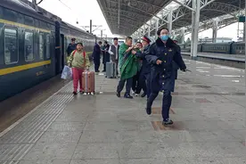 车上幼儿突发高热惊厥，路地联手铺成抢救生命绿色通道图片