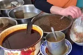 郑州大姐卖凉皮30年 一天卖2000碗 从小地摊到开店铺图片