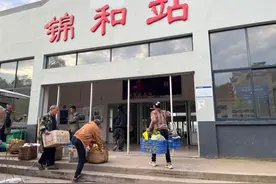 壹点探针|7272次“卖菜列车”上的人世间图片
