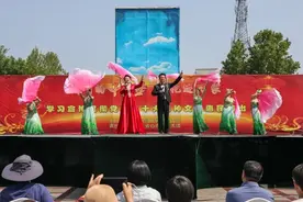 河北定兴：文艺宣讲与群众“心连心”图片