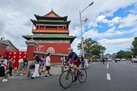 让城市夜里堵车的City Ride，为啥令人着迷？ | 睡前聊一会儿图片