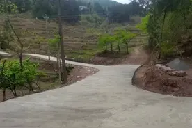 黔西市中建乡：代表积极履职促“泥巴路”变“幸福路”图片