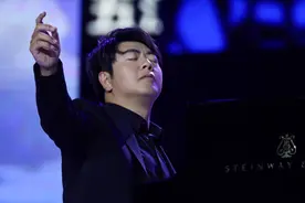 郎朗被授予“中法文化友好大使”称号，现场演奏《哥德堡变奏曲》，马克龙点赞图片