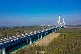 G104新济南黄河大桥壮观全景，雄伟又不失秀丽图片