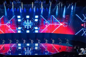机器人也疯狂！《澳门2049》上演人形机器人“舞”林大会图片