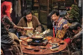 白天看过风景，晚上也能坐下来看场电影图片