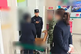 江西一老人取钱“捞孙子”，被警方拦下！图片