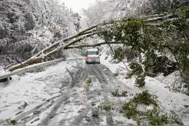 湖南临产孕妇暴雪天被堵送医路上，公路部门一路清障救助，进展：母子平安图片
