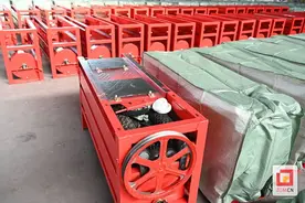 腾飞机械复工复产，马力全开产1.4万台剥皮机图片