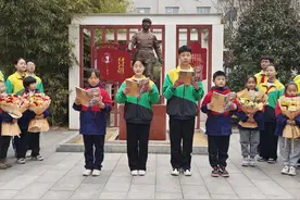 校园寻迹雷锋像 争做时代新少年图片